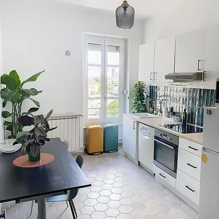 Spacieux T3 80m2 Plein Centre Presque Ile ! *