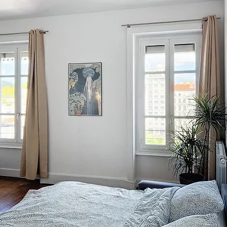 Spacieux T3 80m2 Plein Centre Presque Ile !